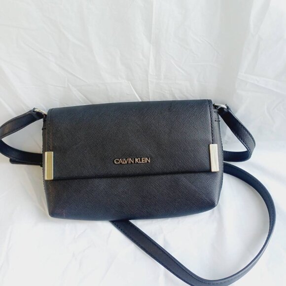 Calvin Klein Flap Signature Crossbody Bag Adjustable Strap Black - Picture 1 of 11